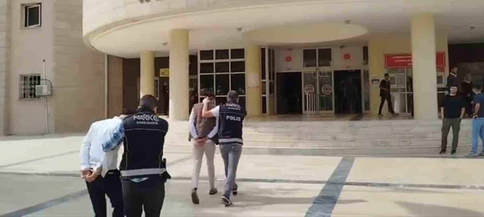 Şanlıurfa’da yolcu otobüsünde 16 kilo 400 gram skunk ele geçirildi — görsel 7