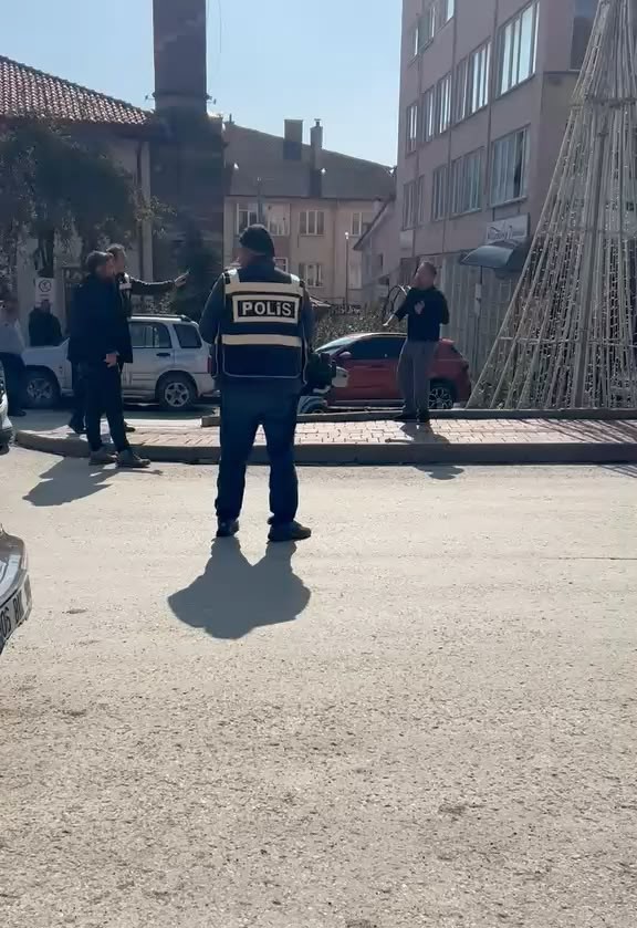 Bolu’da eli bıçaklı şahıs ekipleri harekete geçirdi — görsel 2