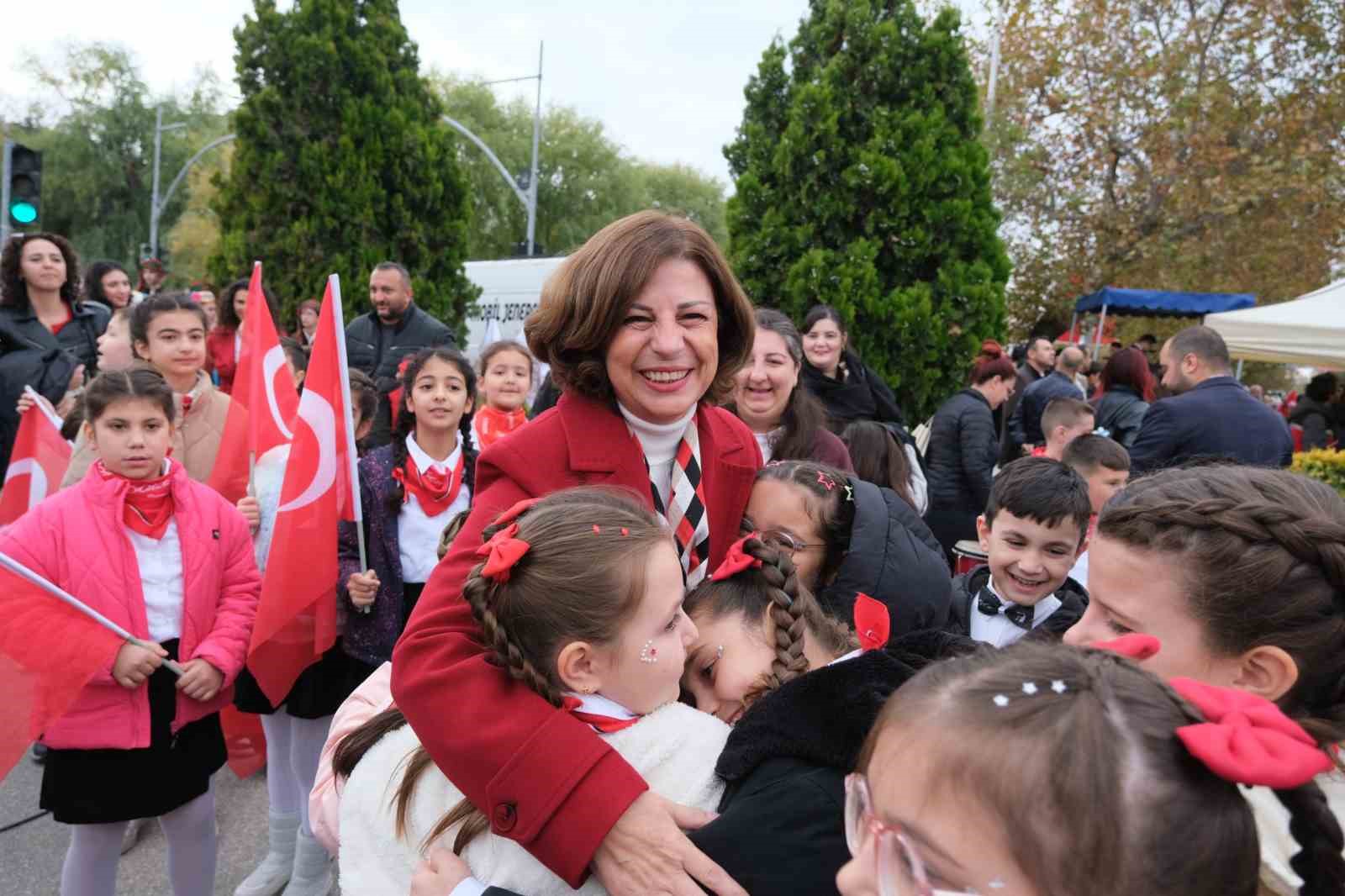 Eskişehir’de Cumhuriyet coşkusu cadde ve sokakları sardı — görsel 2