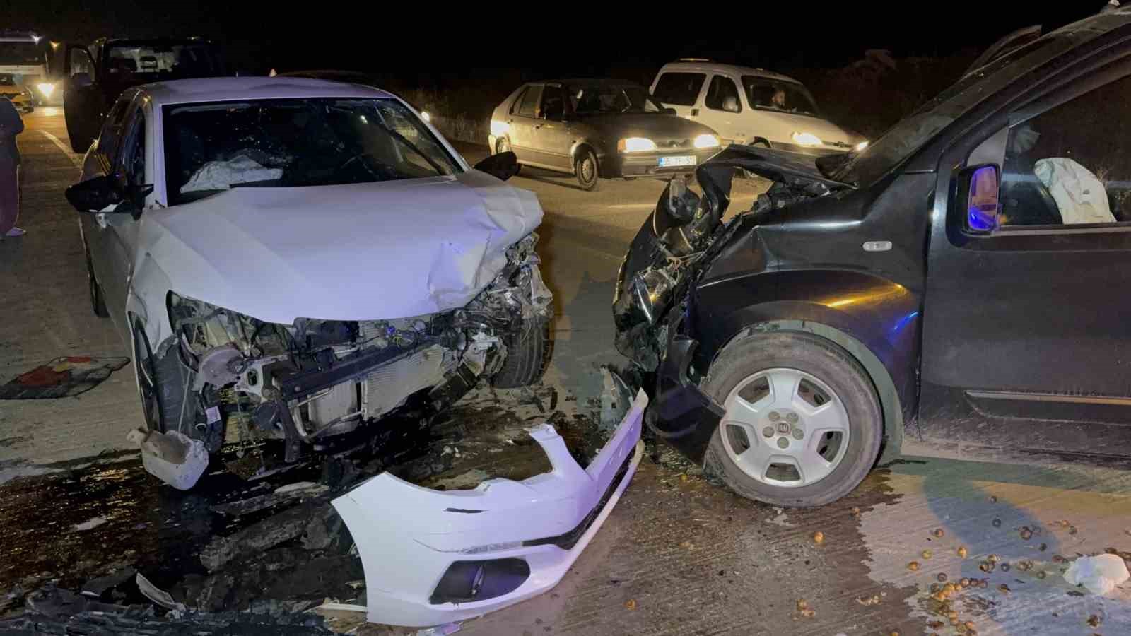 Samsun’da otomobil ile hafif ticari araç çarpıştı: 5 yaralı — görsel 1
