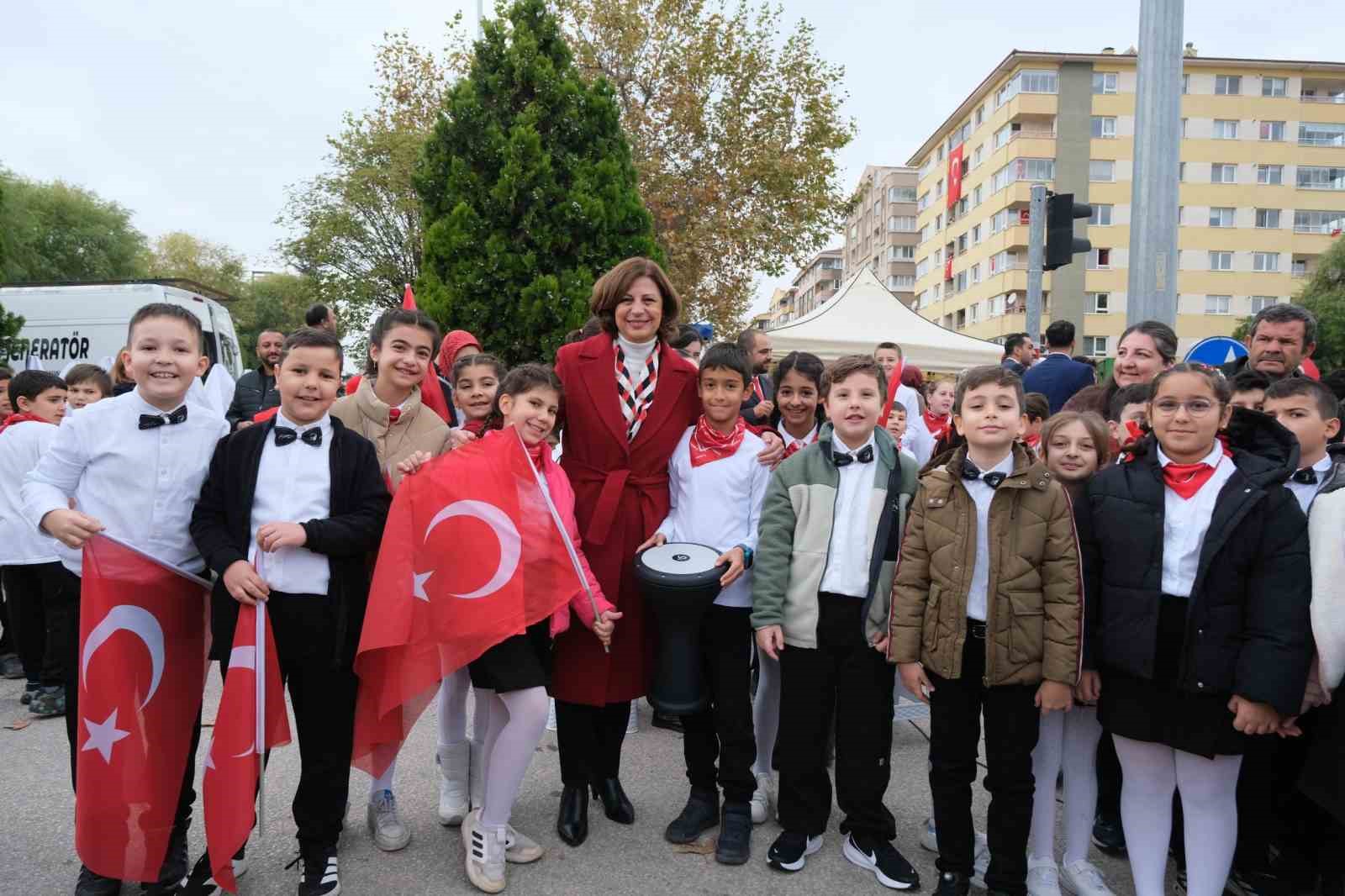 Eskişehir’de Cumhuriyet coşkusu cadde ve sokakları sardı — görsel 4