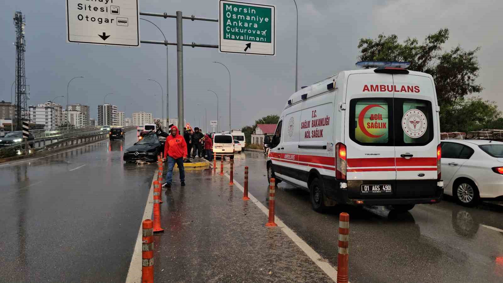 Adana’da otomobil direğe çarptı: 1 ölü — görsel 2