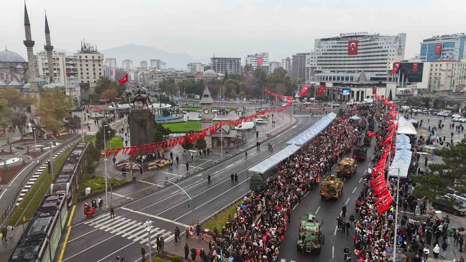 Komandoların gösterisi Cumhuriyet Bayramı kutlamalarına damga vurdu — görsel 10
