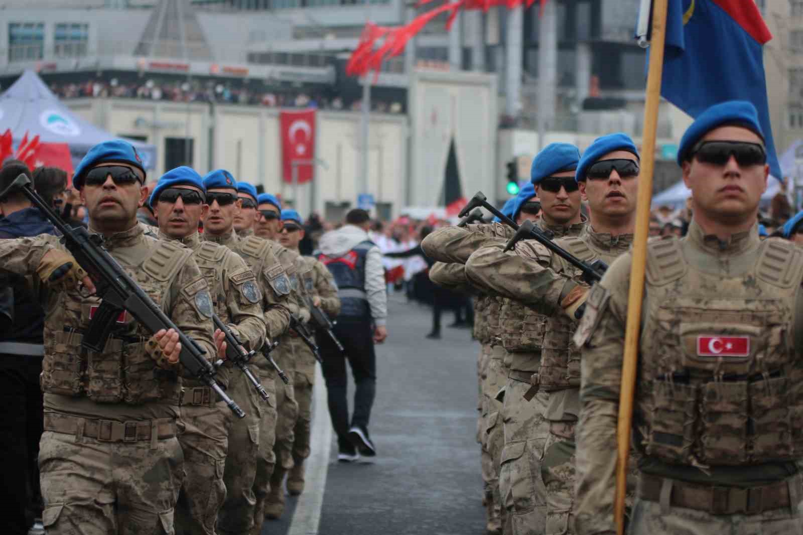 Komandoların gösterisi Cumhuriyet Bayramı kutlamalarına damga vurdu — görsel 5