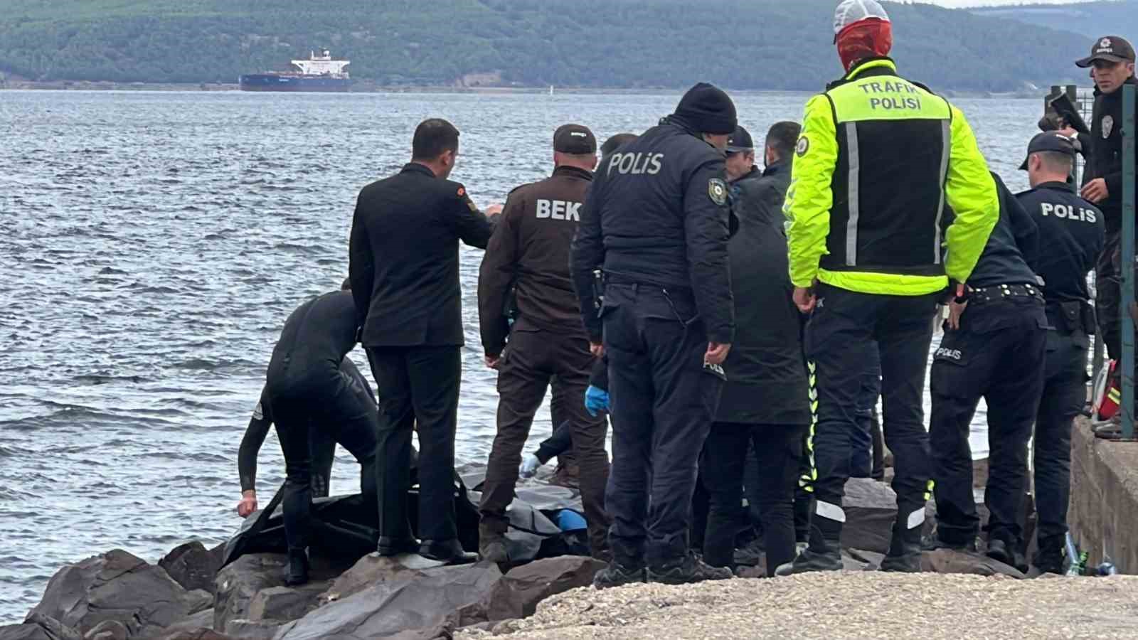 Çanakkale’de denizde erkek cesedi bulundu — görsel 4