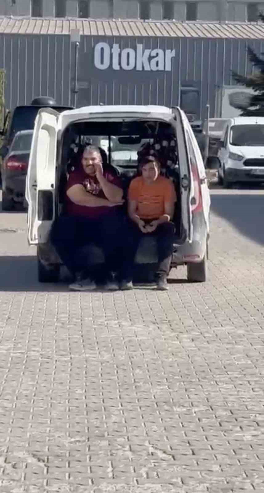 Eskişehir’de otomobilini 100 kilo dana sucuğuyla takas etti — görsel 5