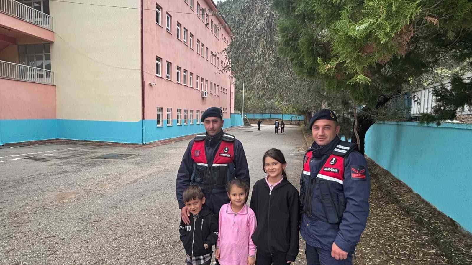Jandarmadan okul çevrelerinde sıkı denetim — görsel 3