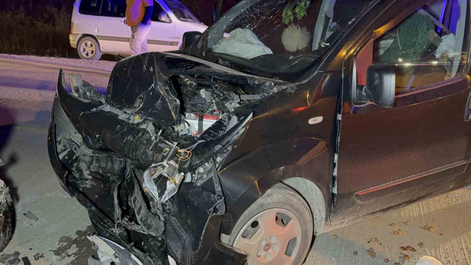 Samsun’da otomobil ile hafif ticari araç çarpıştı: 5 yaralı — görsel 2