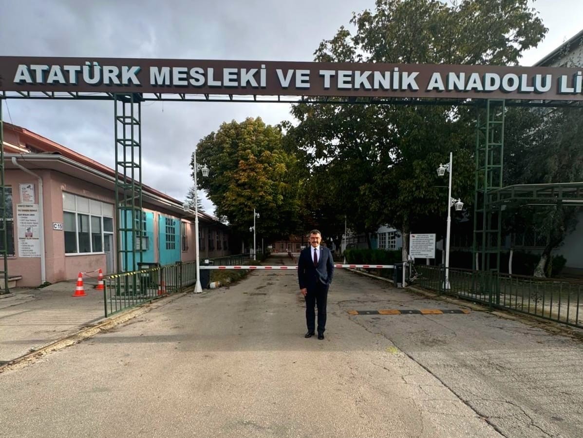 Mezun olduğu okulda öğrencilerle buluştu — görsel 3