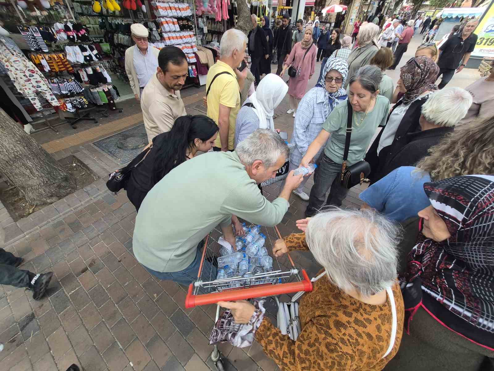 Eskişehir’de hayırseverler ile ihtiyaç sahiplerini buluşturan çaycı — görsel 6