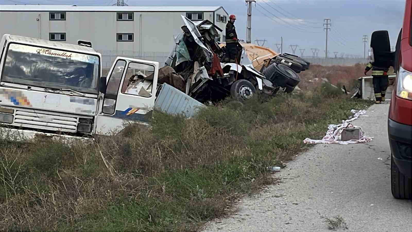 Tır, demir yüklü kamyona çarptı: 1 ölü, 1 yaralı — görsel 5