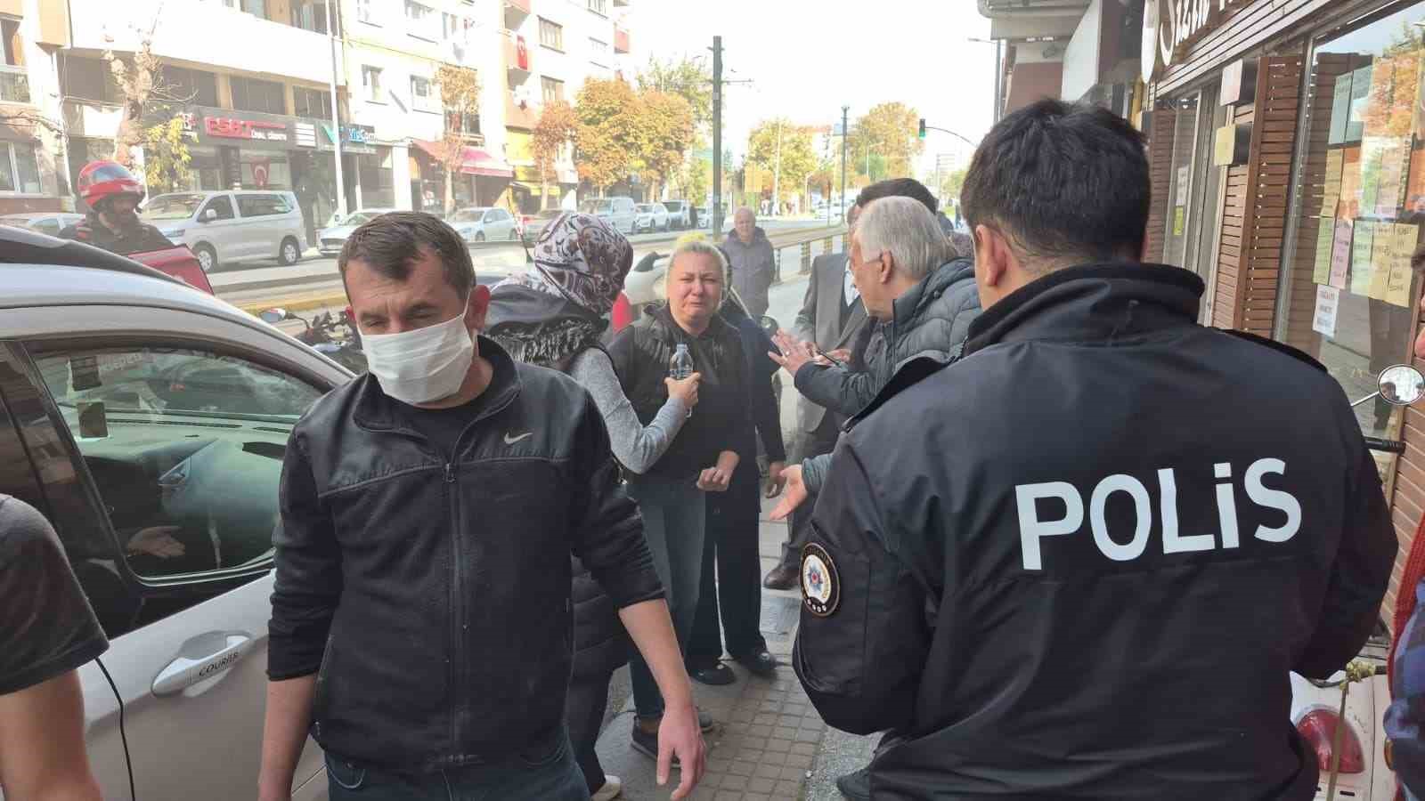 Dükkanında yangın çıkan kadın gözyaşları içinde kaldı: "Bütün mallarım gitti, dükkanım gitti" — görsel 5