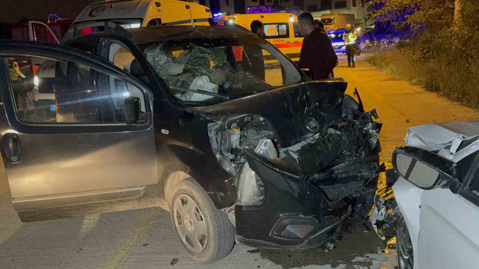 Samsun’da otomobil ile hafif ticari araç çarpıştı: 5 yaralı — görsel 3