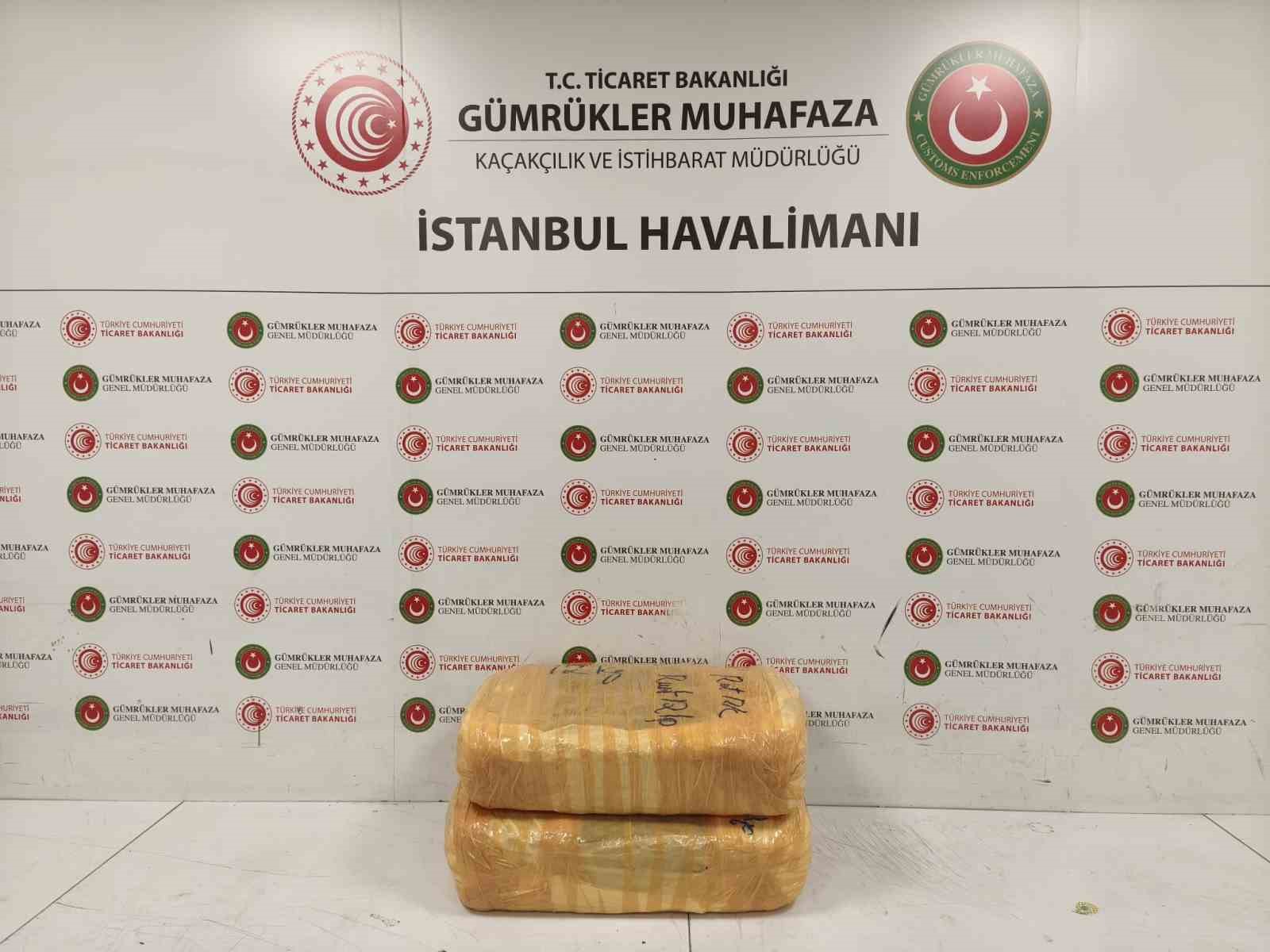 İstanbul Havalimanı’nda 25 kilo esrar ele geçirildi: 2 gözaltı — görsel 2