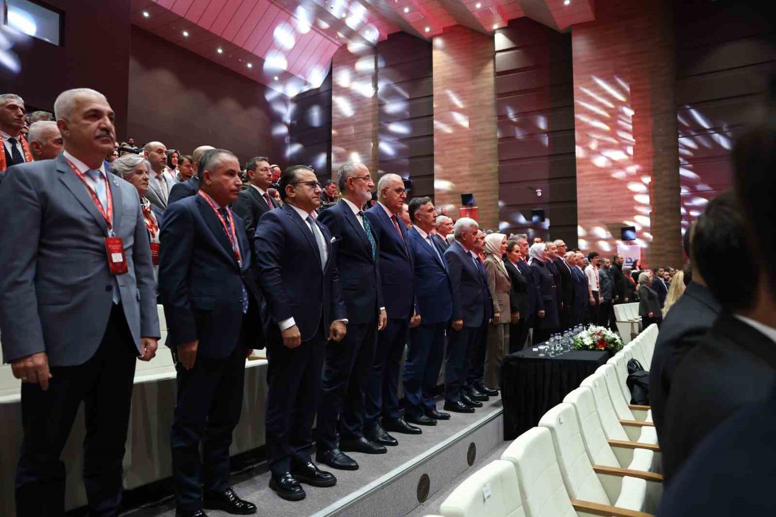 Mehmet Akif Üstündağ, Aile ve Spor Değerlerine Katkı Ödülü’ne layık görüldü — görsel 2