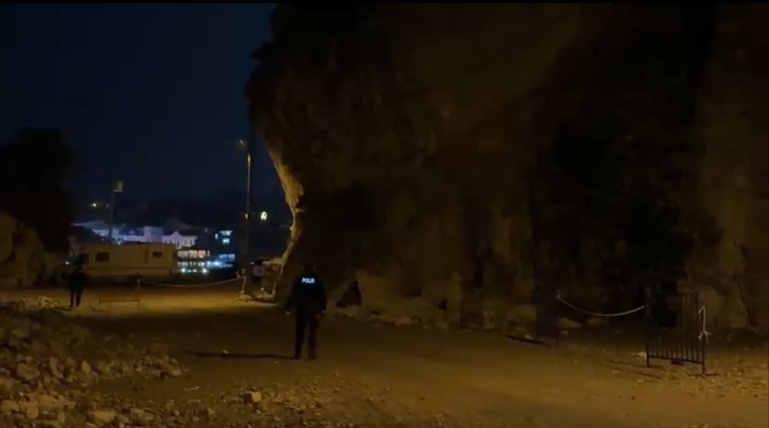 Amasra’da kaya parçaları karavanların bulunduğu alana düştü — görsel 3