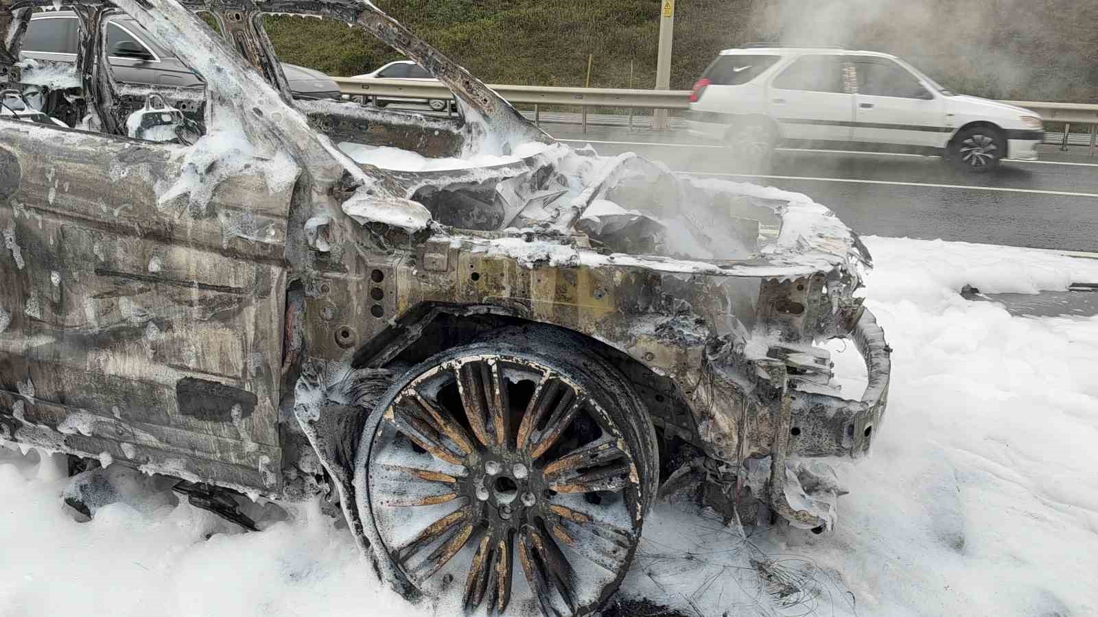Havalimanı yolunda lüks otomobil alev topuna döndü — görsel 8