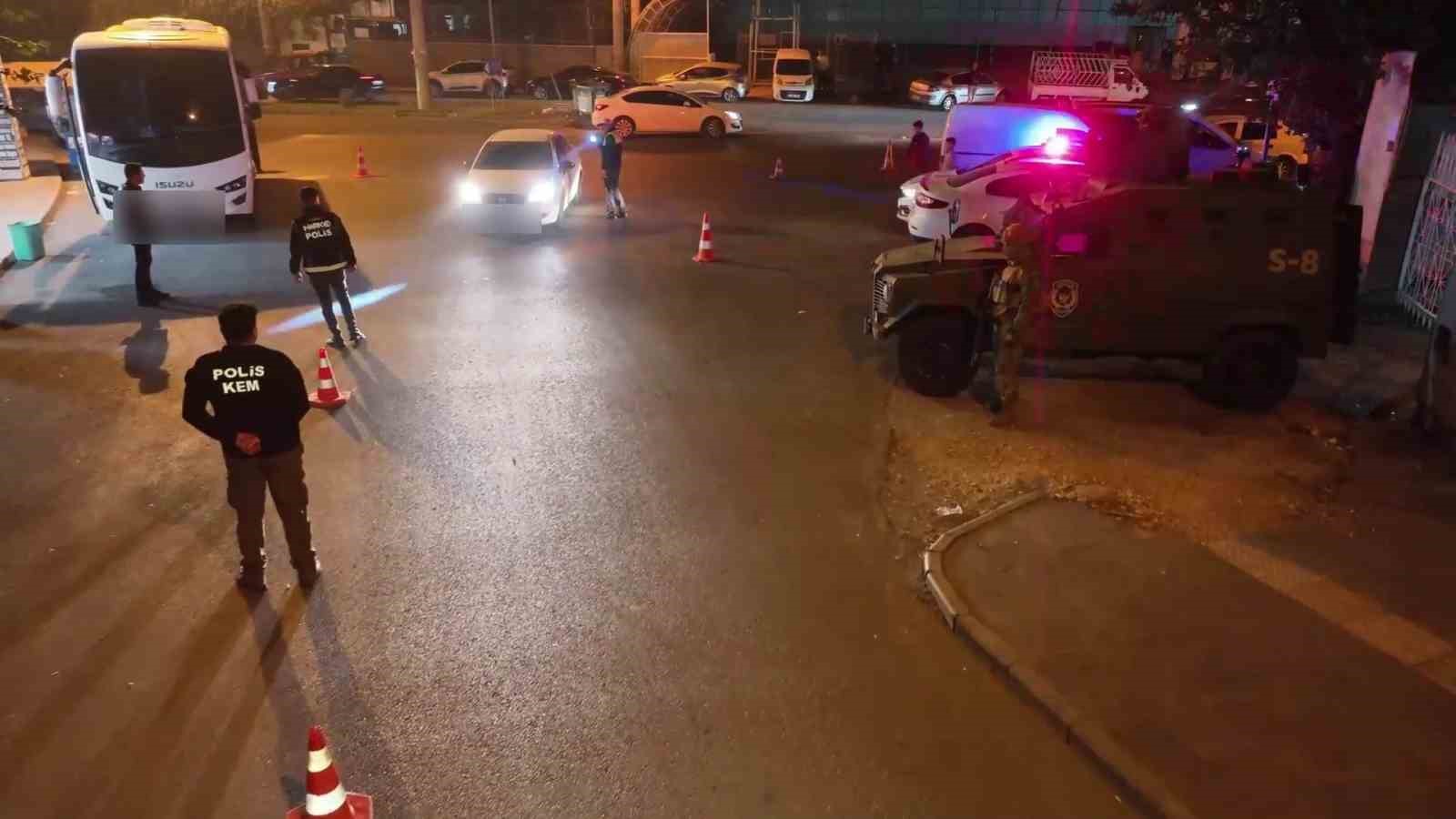Diyarbakır’da asayiş uygulamaları: Uyuşturucuyu buğday torbalarında gizlemişler — görsel 1